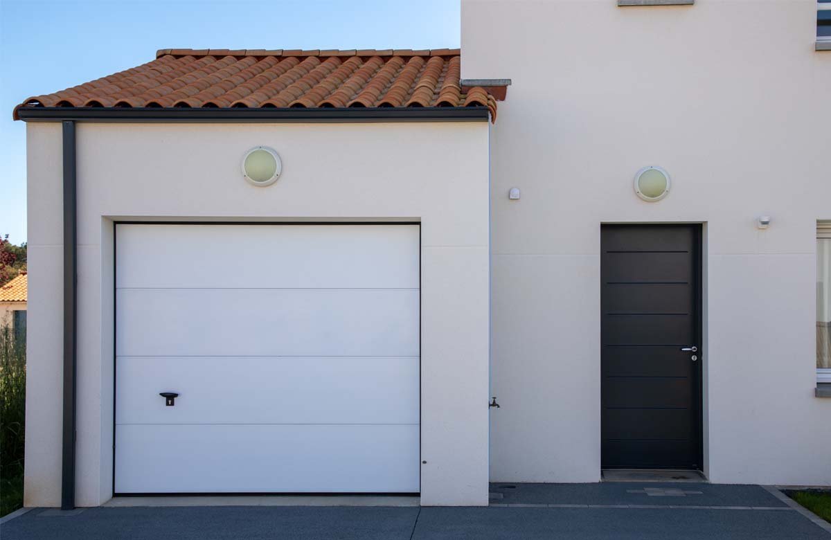 Reliable garage repairs in Magnolia, TX