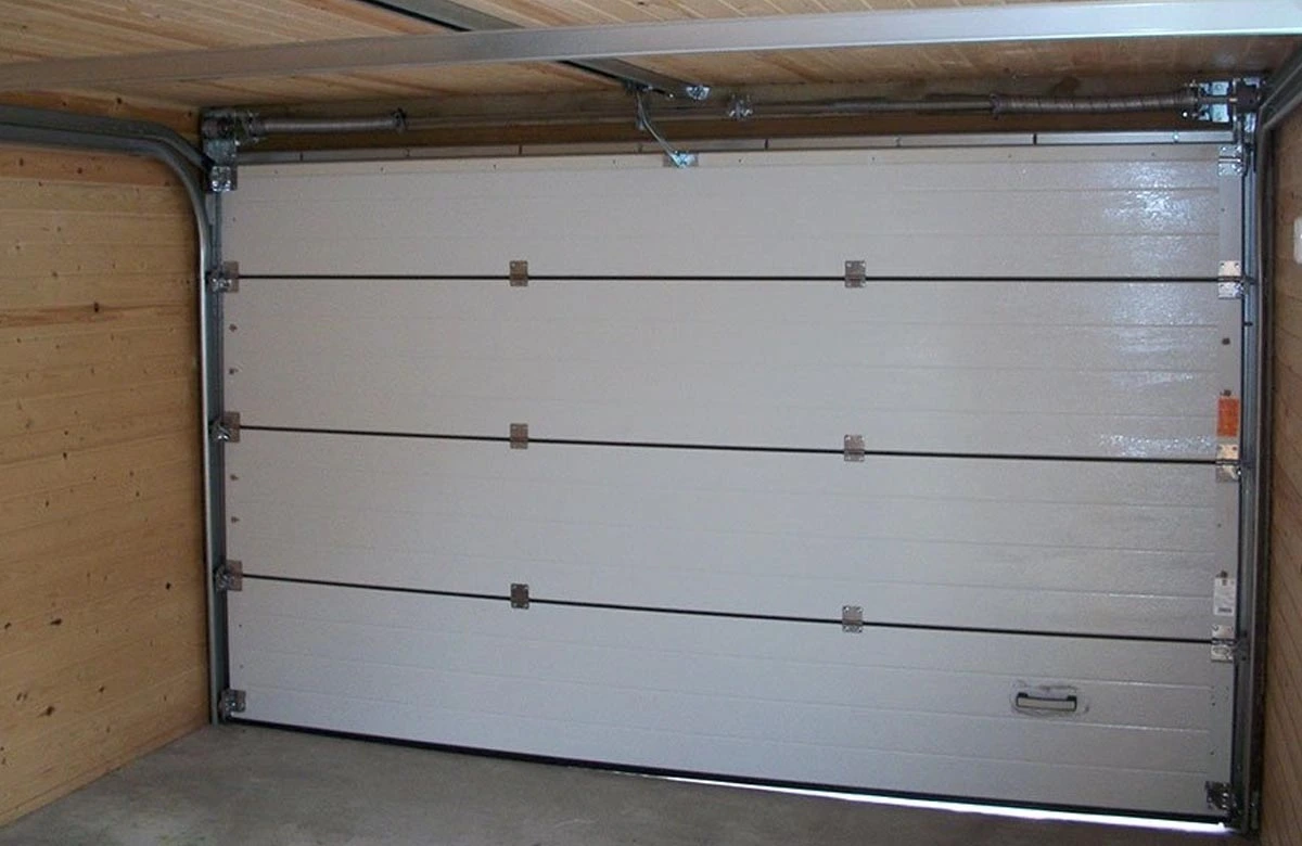 checklist for Seasonal garage door maintenance in woodlands