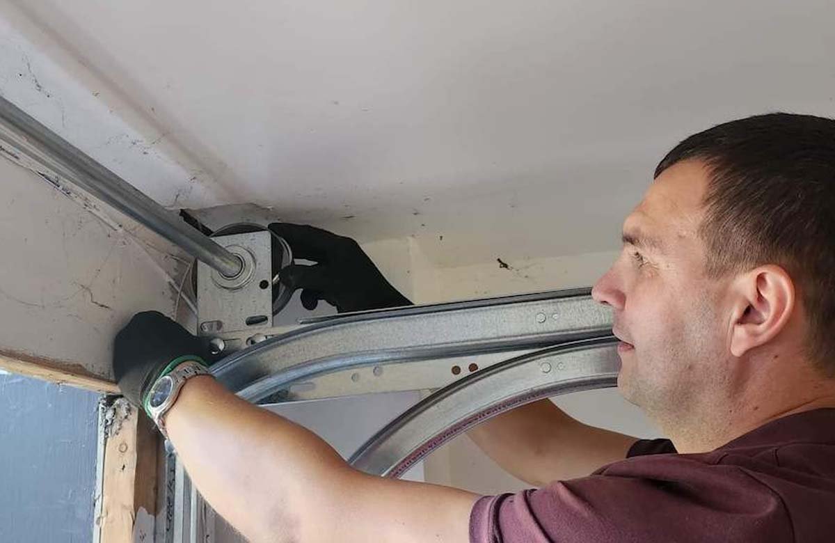 Why Should You Opt for Professional Garage Door Cable Repair The Woodlands?