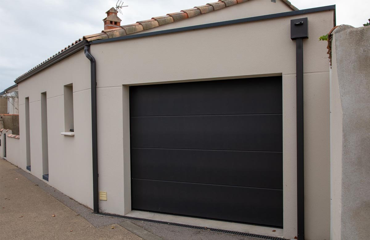 Garage door making noise in The Woodlands? Book a quick, quiet repair today.