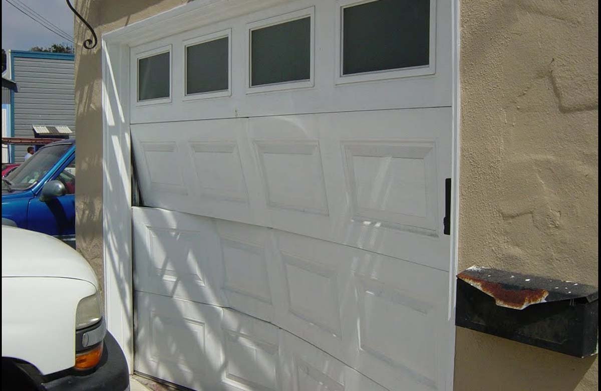 Get affordable garage door panel replacement The Woodlands homeowners rely on. Same-day service available.
