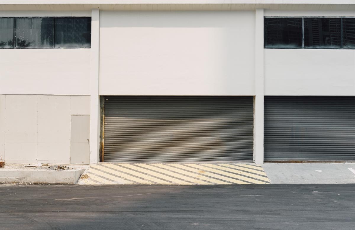 Get your Garage Door Off Track The Woodlands—same-day service.