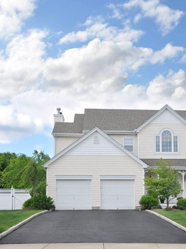 7 Signs You Need a New Garage Door in Woodlands, TX