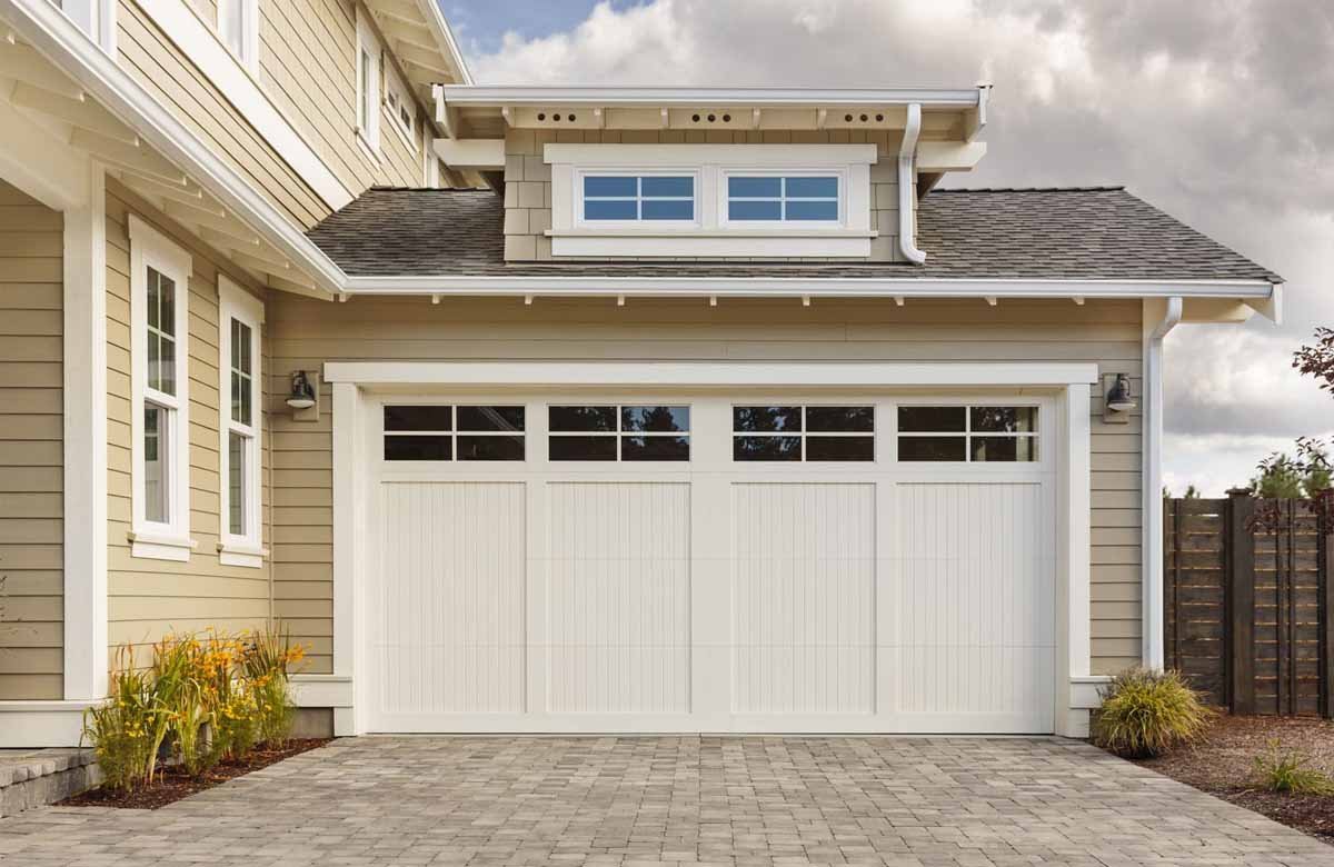 Expert tips on how to choose garage door The Woodlands Texas homeowners trust.