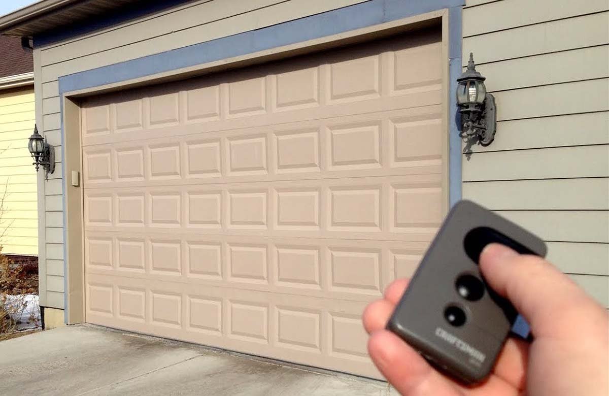 Expert garage door remote repair The Woodlands with same-day solutions.
