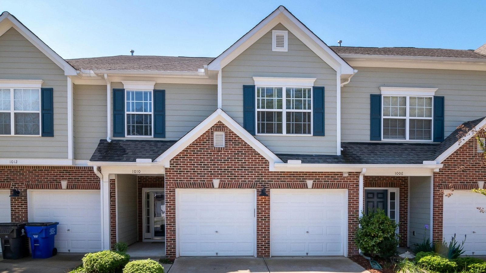 Single Garage Door vs Double: Which One Saves Money and Boosts Curb Appeal?