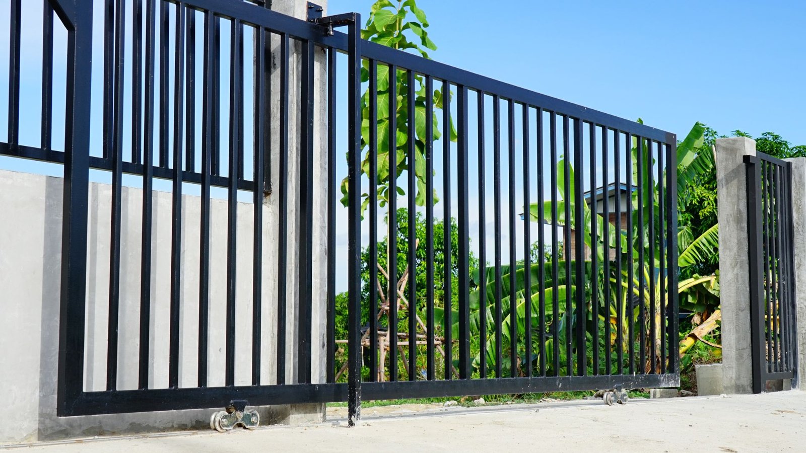 Say Goodbye To Sliding Gate Problems Today With These Solutions