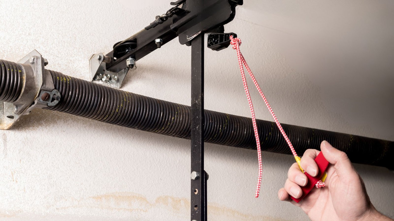 How to Use Your Garage Door Manual Release Safely in an Emergency